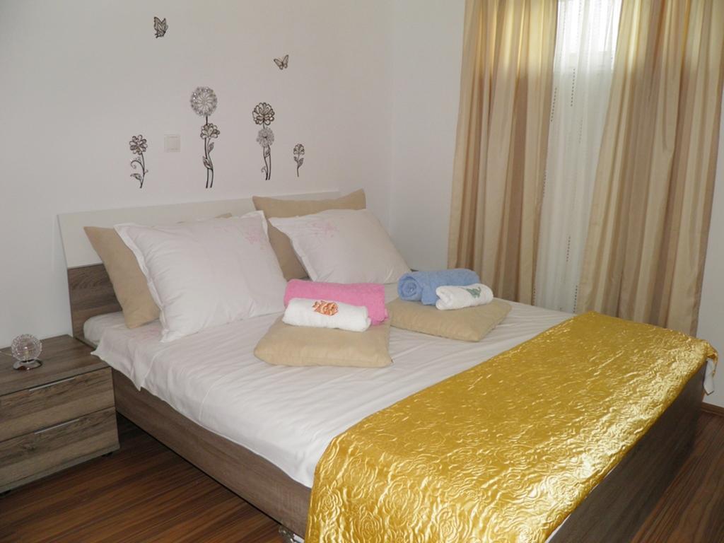 Apartment Leptir Podstrana Szoba fotó